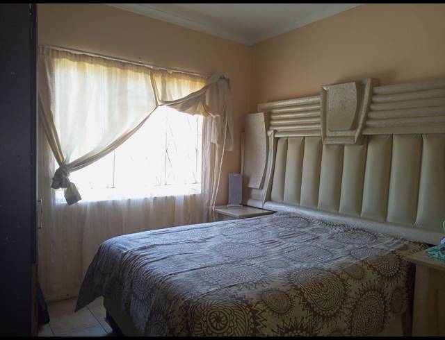 3 BEDROOM FREESTANDING FOR SALE IN WOODLANDS